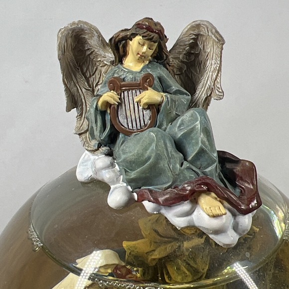 San Francisco Music Box Co. Holy Family Musical Globe O Little Town of Bethlehem - Picture 9 of 14